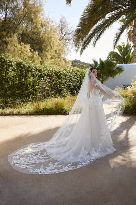 8137 Cosmobella brudklänning - Bild 3