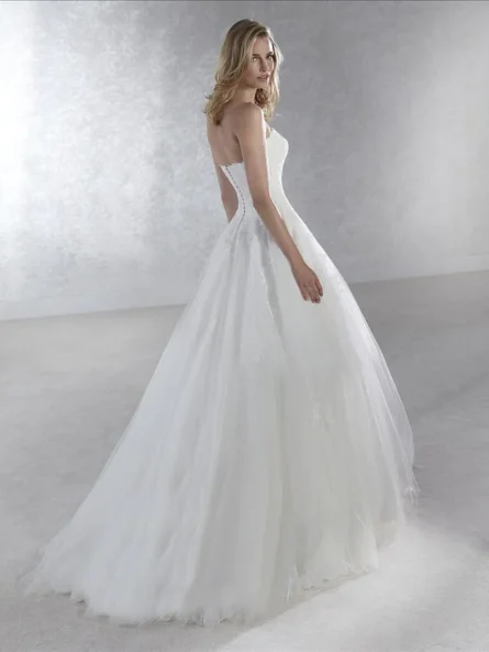 White One Felipa plussize bröllopsklänning - Bild 3