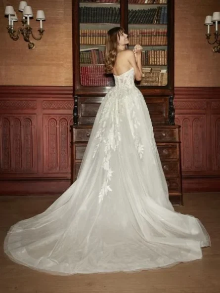 Nicole Milano Izaiar brudklänning - Bild 3