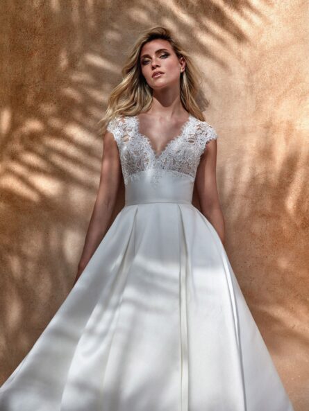 Rodna Pronovias bröllopsklänning